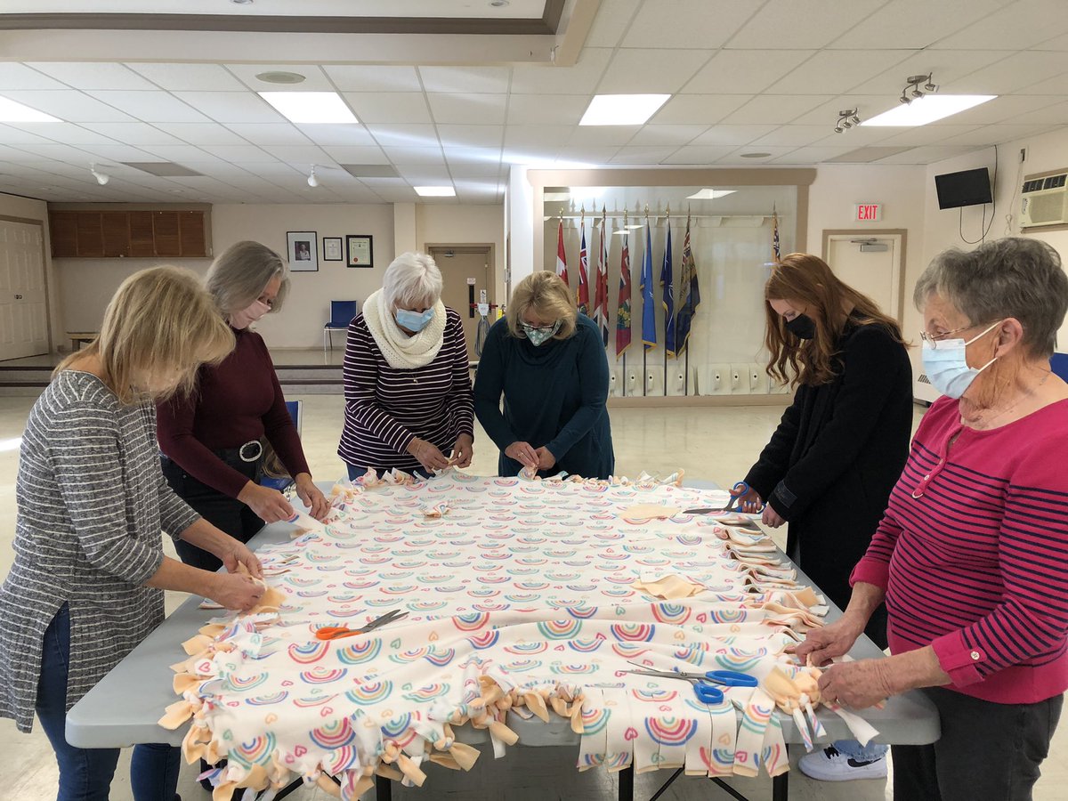 Cuddles_4Cancer's tweet photo. We’re so grateful to our dedicated volunteers who show up every week to make blankets for those in need of a “cuddle” ❤️ @FaithIDickinson #EveryBlanketHasAStory #8500CuddleBlankets #8500Stories #50CountriesWorldwide #EveryoneDeservesACuddle #ThankYou https://t.co/IbebsQCTqZ