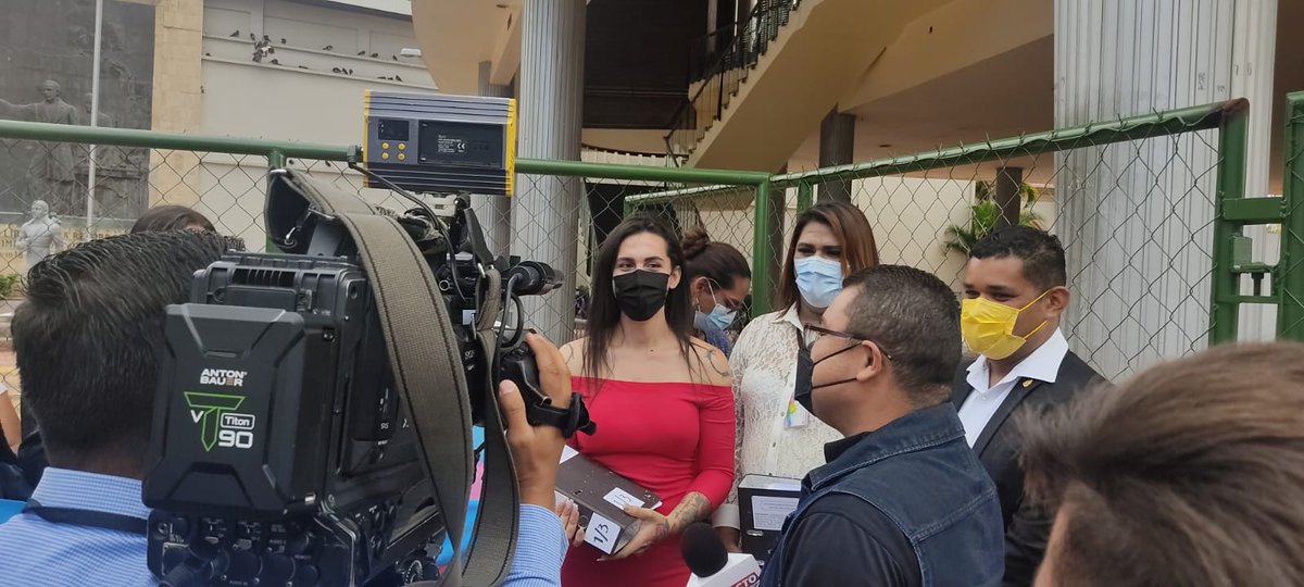 arcoirisghn's tweet photo. Caminata para la entrega de la Propuesta de la Reforma a la Ley del Registro Nacional de las Personas (RNP) para el reconocimiento legal del cambio de nombre de las personas trans de Honduras. https://t.co/aa2OSzCEsI