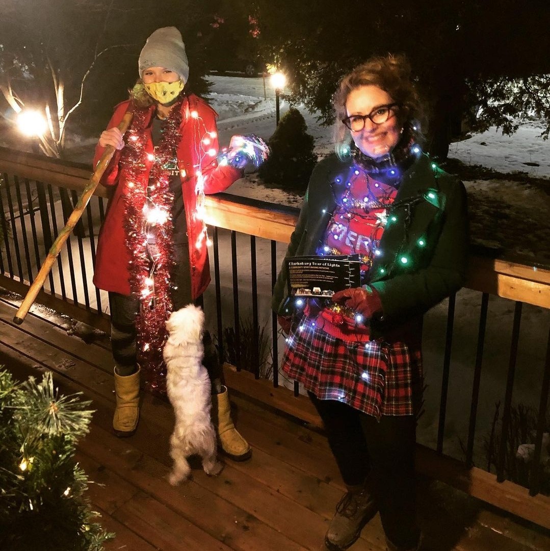 ClarksburgTBM's tweet image. Hey Clarksburgians! The light faeries are at it again! They&apos;re going around town and might just knock on your door, so put those pants on! 😉

For this year&apos;s Clarksburg Tour of Lights, we will be handing out PRIZES so get those lights up folks! 
 #holidaycheer #communitycheer