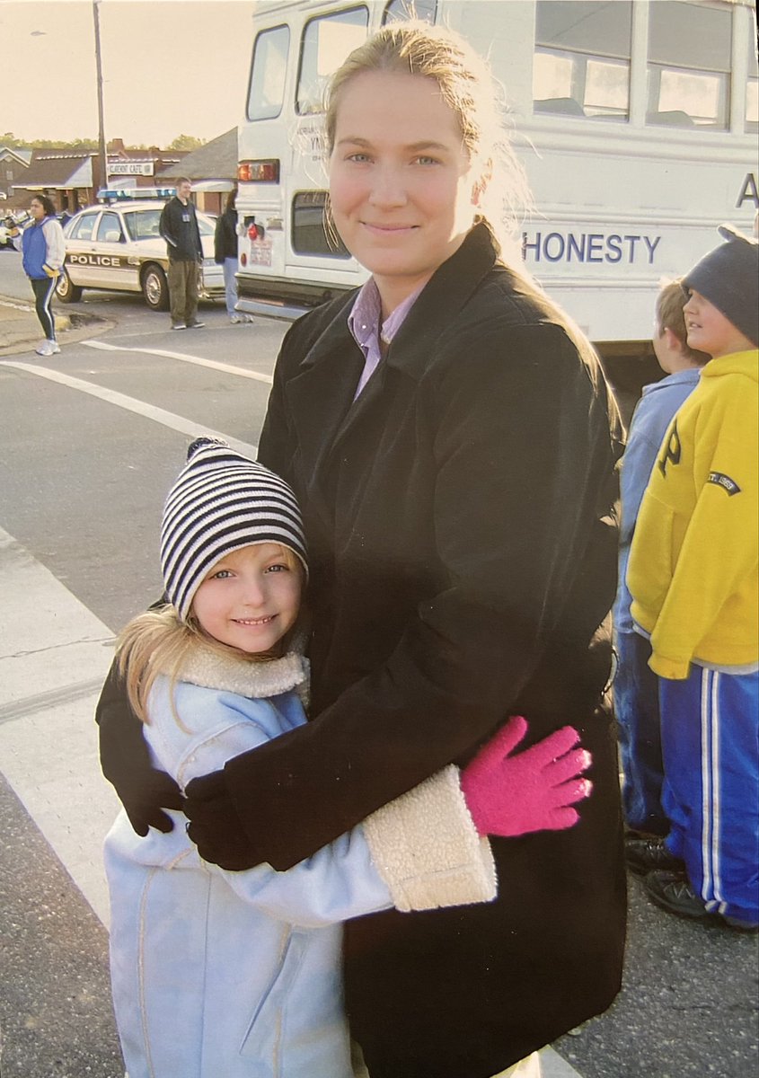 jenneck13's tweet photo. Hey @gap our daughters used a Gap jacket 19 years apart! Our older daughter wore it for 5 winters. https://t.co/Ziw4j1cbcY