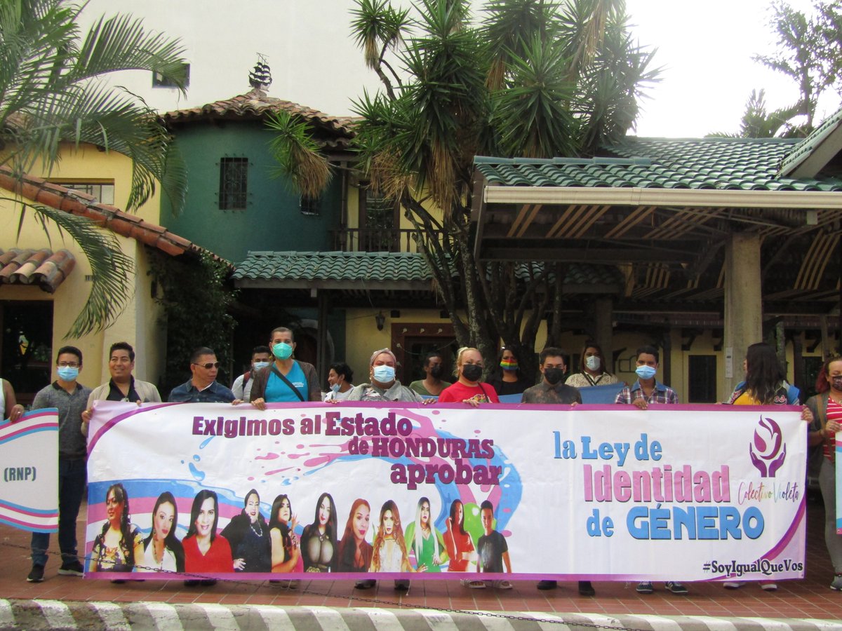 arcoirisghn's tweet photo. Caminata para la entrega de la Propuesta de la Reforma a la Ley del Registro Nacional de las Personas (RNP) para el reconocimiento legal del cambio de nombre de las personas trans de Honduras. https://t.co/aa2OSzCEsI
