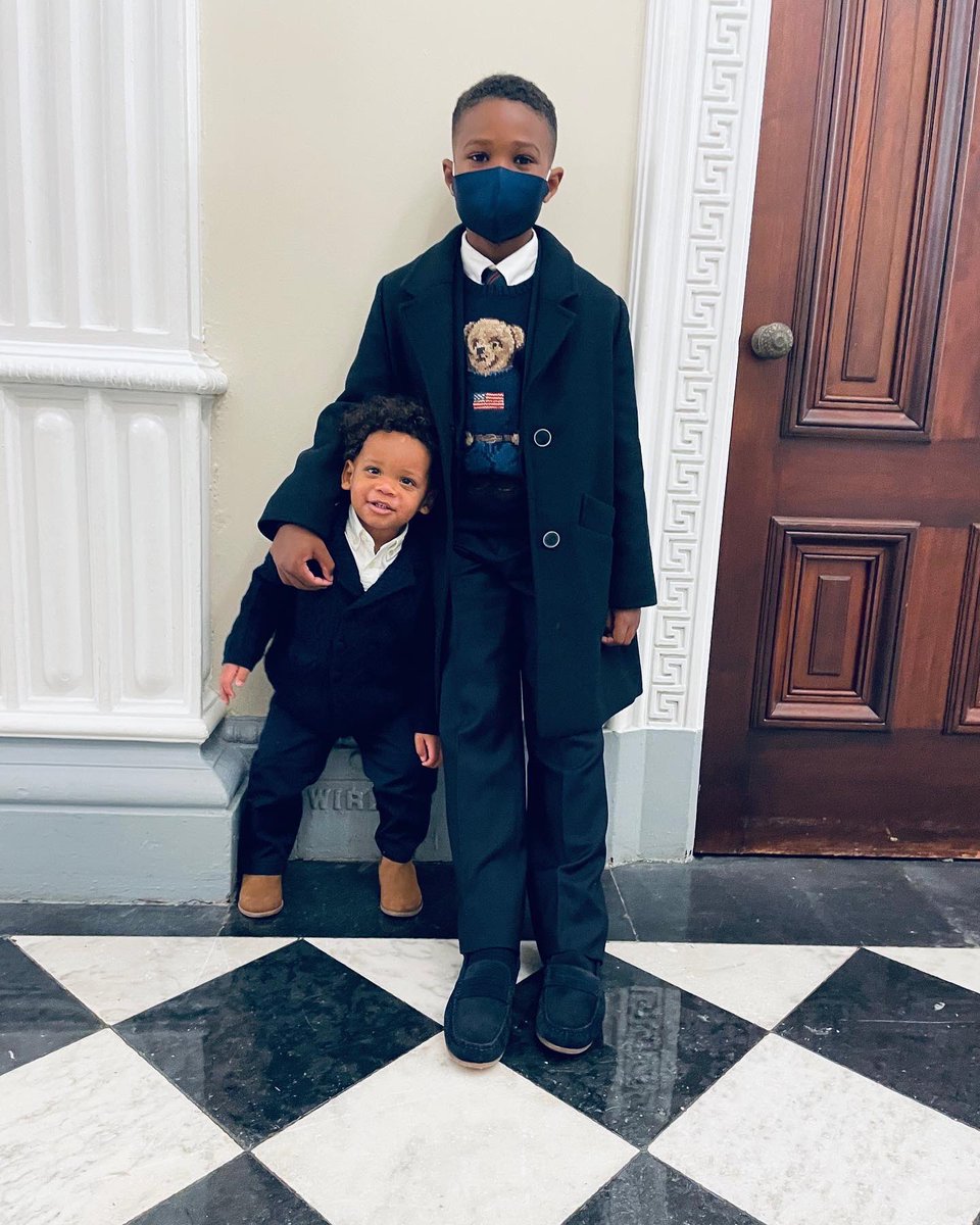 MadeInLuxurys's tweet photo. The Wilson at the #WhiteHouse 😍 https://t.co/39Z9nlGDY9