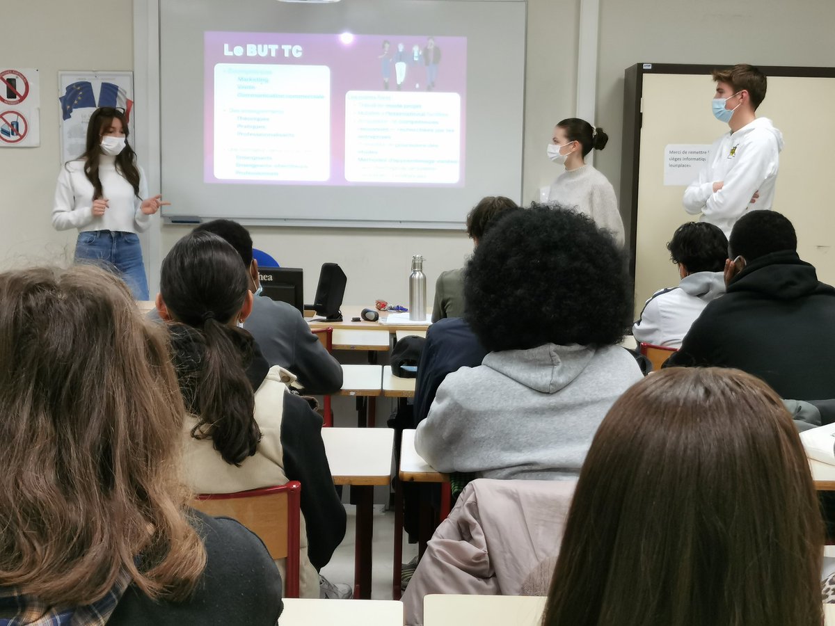 LyceeDouanier's tweet photo. Présentation du BUT "Techniques de commercialisation", aux élèves de Terminale STMG, par des étudiants de L'IUT de Laval dans le cadre des TC Days. https://t.co/ilOaHV1PvG