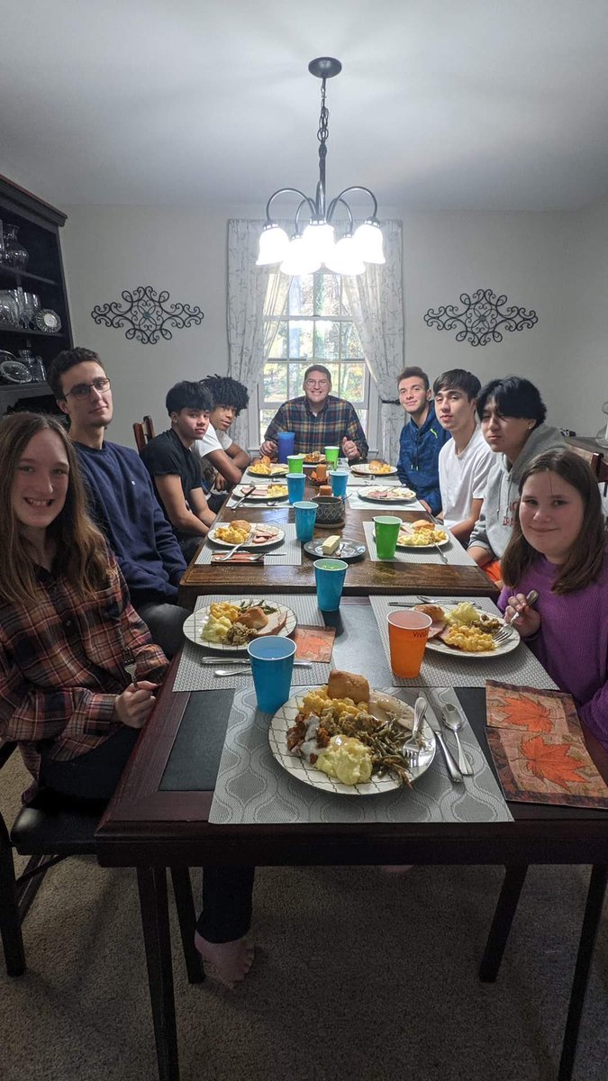 wscs_athletics's tweet photo. The Ruderts are sharing their home and their Thanksgiving traditions with some of Coach’s athletes!   Grateful for these kinds of experiences #onlyatwscs !! @CoachAntonioLow @wschristian_mbb https://t.co/qYNA1wGEMS