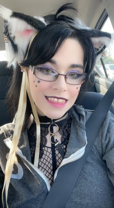 Gonna go run around the beach in lingerie because it&rsquo;s Thursday. https://t.co/wnCQq4aDOc<a href="/tag/begaydocrimes"class="tags"><span>#begaydocrimes</span></a>