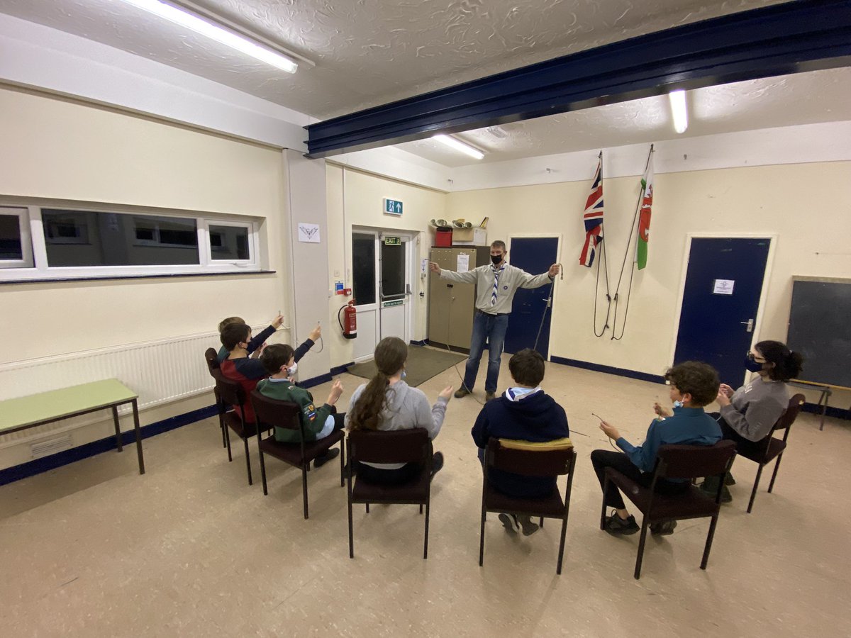 GowertonScout's tweet photo. Knots Occurring? 

Scouts learning some of the knot basics with the maestro tonight #scouts #gowerton #knots ⚜️🪢🏴󠁧󠁢󠁷󠁬󠁳󠁿 https://t.co/PItIUjPnx8