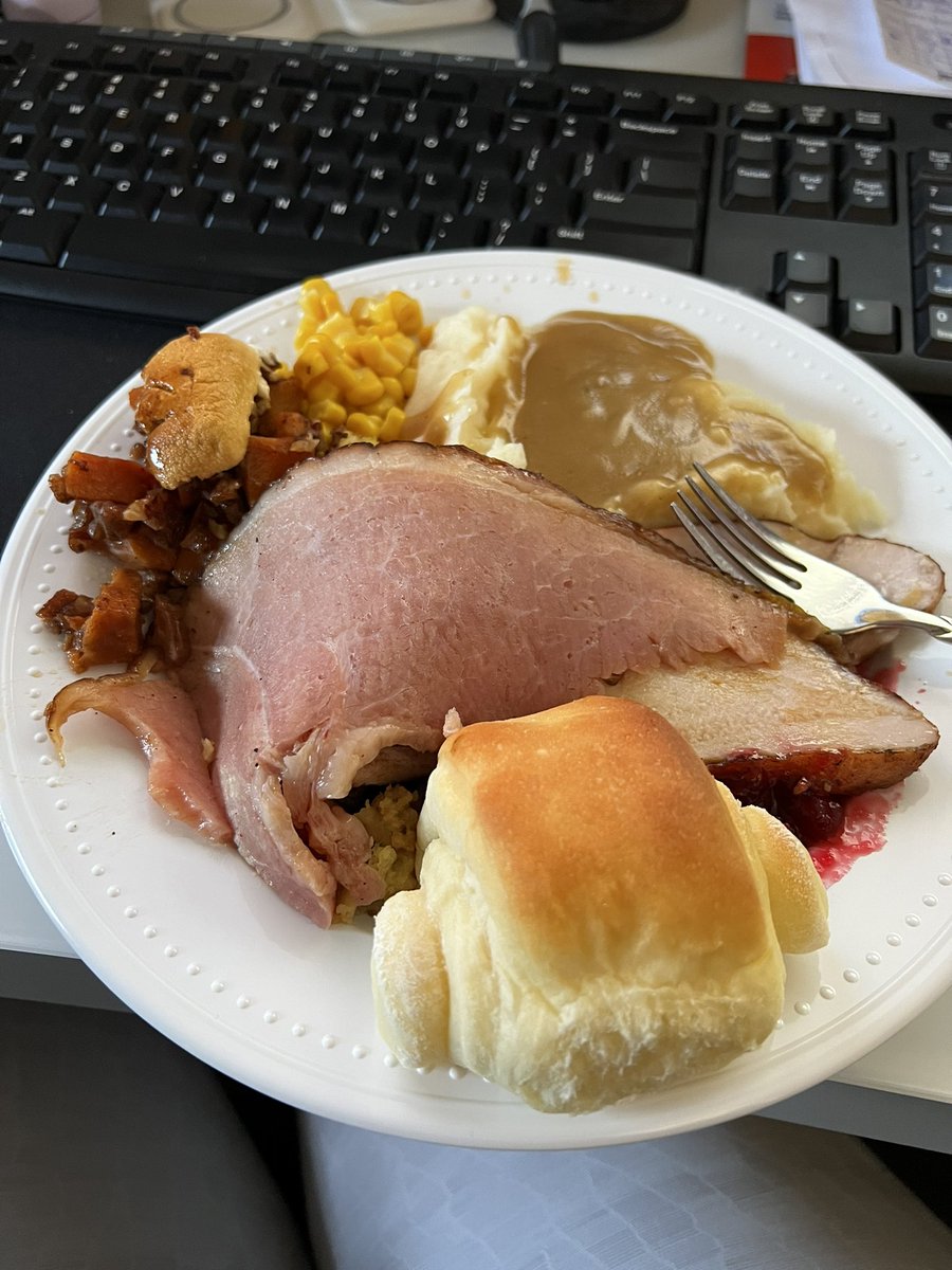 jvfiso's tweet photo. Working on Thanksgiving isnโt so bad when you got a husband like @UncleMaui #WFH #Thanksgivingdelivery https://t.co/7VlP1y9dxL