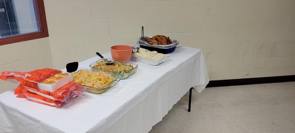 TheWTFNation's tweet image. This young SGT in C Btry, 3 - 6 FA, @drum10thmtn followed the example that his leaders before showed him and provided food to his Soldiers in the barracks. This is how you take care of your formation and show TiMS.
@Beags_Beagle @16thSMA