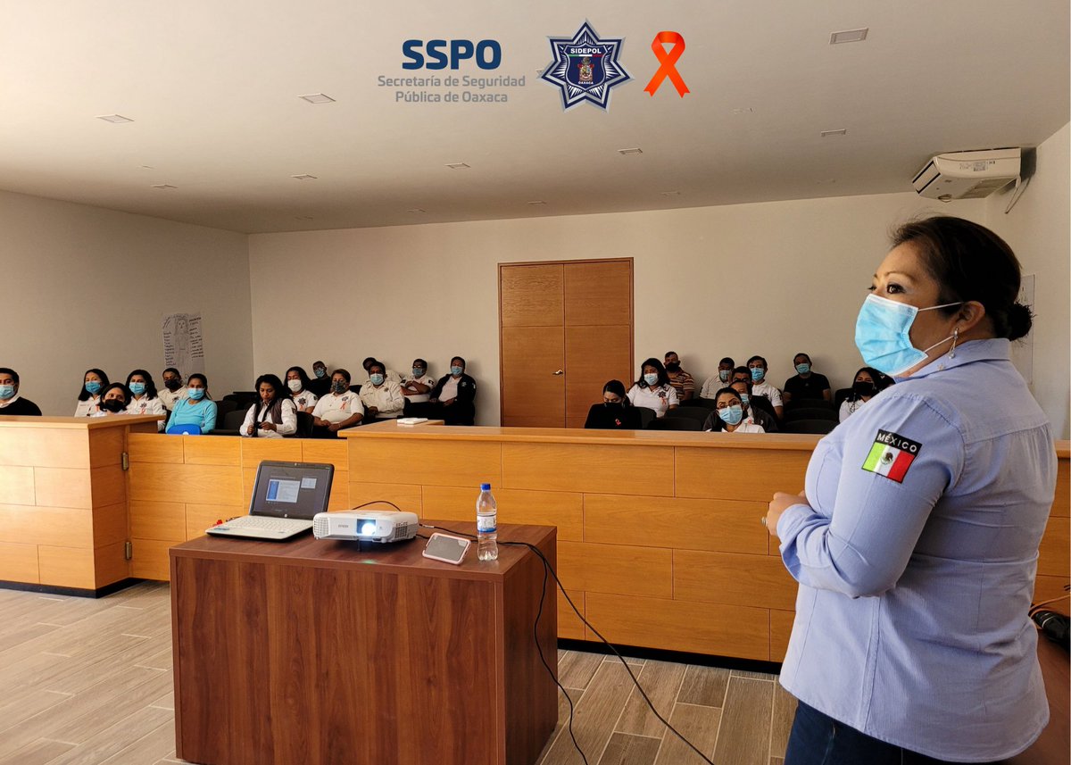 SidepolOax's tweet photo. En equipo con @UnidadGnro_SSPO y, en el marco del #DiaNaranja; en las instalaciones de nuestro Instituto de Profesionalización, personal de #SIDEPOL recibe plática sobre Género y Derechos Humanos. #Oaxaca  @SSP_GobOax @Heliodoro_hcde @SIDISSP_GobOax https://t.co/7owkRYA2Uh