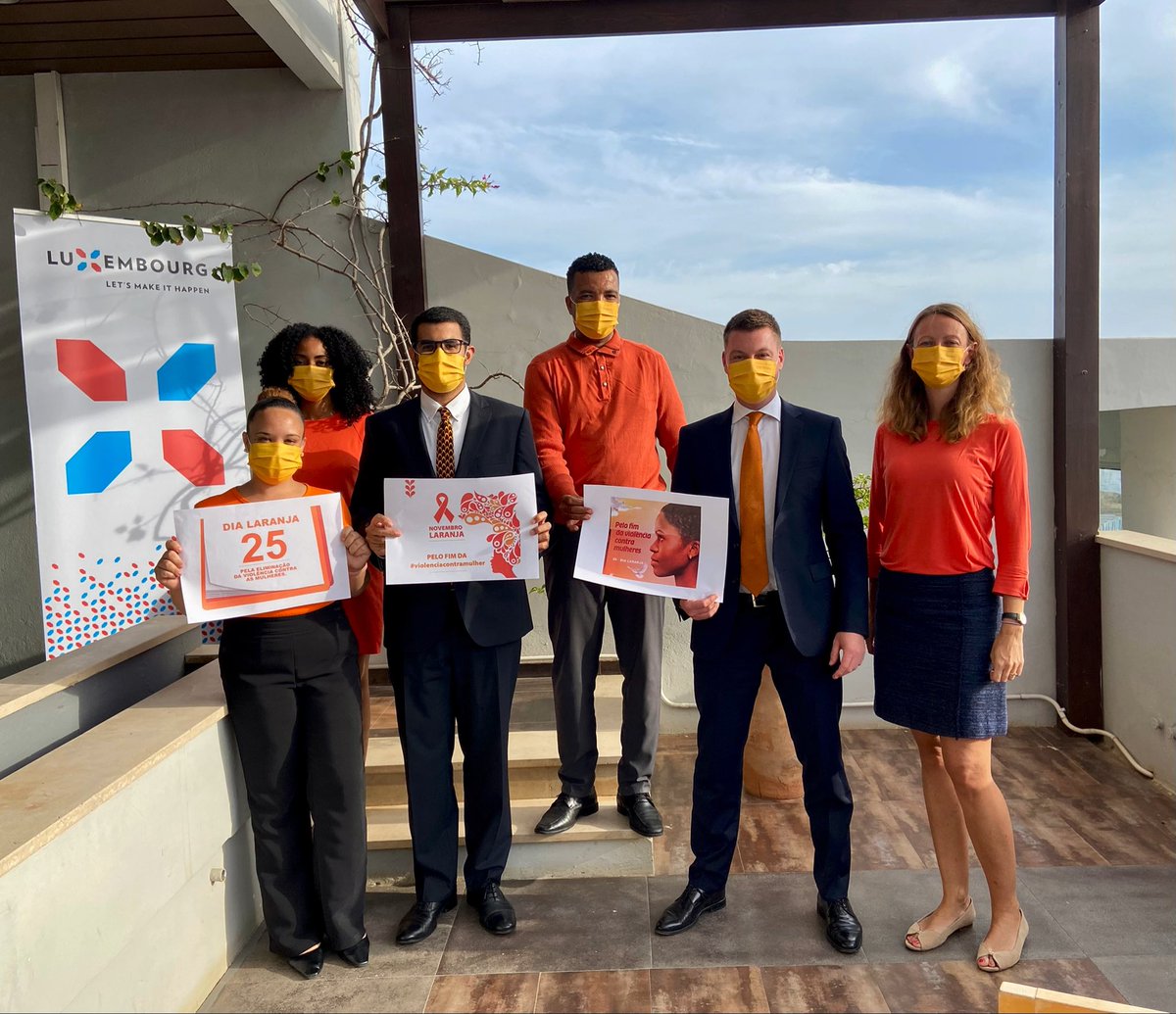 Hoje, como todos os dias, estamos com todos aqueles que enfrentam a violência baseada no género.

Por isso, @LUinCaboVerde não hesitou em juntar-se à campanha #OrangeTheWorld  para quebrar os tabus e reforçar a luta contra a violência baseada no género.
