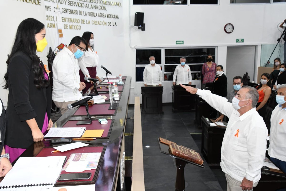 EmilioCMDE's tweet photo. A partir de las 2 de la tarde compareció el secretario Luis Romeo Gurría Gurría con respecto a la institución de la que es titular.

En la Secretaría de Ordenamiento Territorial y Obras Públicas se ha trabajado en cuestiones de la contribución https://t.co/NnlBzX23js