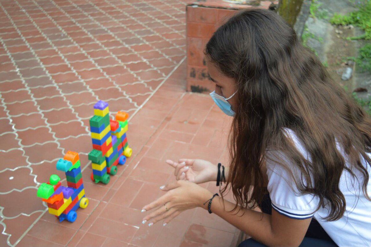 SENA_Antioquia's tweet image. Aprendices del Semillero de Huellas Tecnológicas Investigativas de #Caucasia, se capacitaron en habilidades comunicativas, concentración, trabajo colaborativo entre otras, permitiendo fortalecer sus habilidades investigativas #SomosSENA