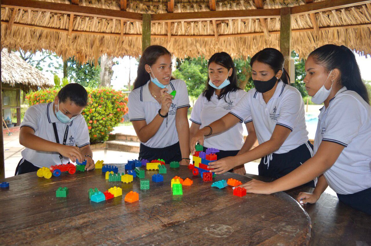 SENA_Antioquia's tweet image. Aprendices del Semillero de Huellas Tecnológicas Investigativas de #Caucasia, se capacitaron en habilidades comunicativas, concentración, trabajo colaborativo entre otras, permitiendo fortalecer sus habilidades investigativas #SomosSENA