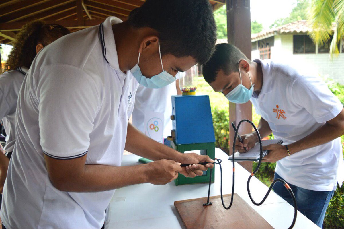 SENA_Antioquia's tweet image. Aprendices del Semillero de Huellas Tecnológicas Investigativas de #Caucasia, se capacitaron en habilidades comunicativas, concentración, trabajo colaborativo entre otras, permitiendo fortalecer sus habilidades investigativas #SomosSENA