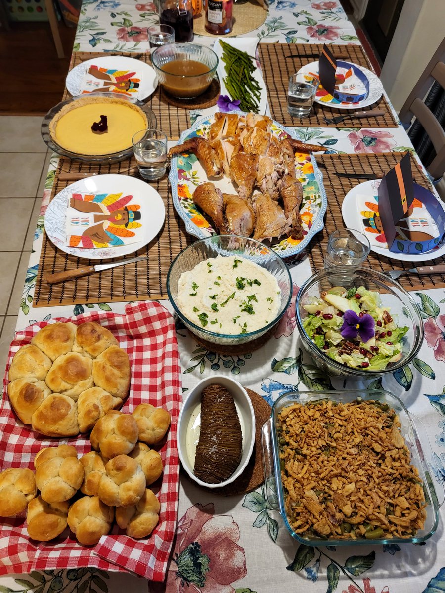 umamithun's tweet photo. Happy Thanksgiving 🍂🥧🦃 #thursdayvibes #ThanksgivingDay2021 #Thanksgiving2021 #ThanksgivingMenu https://t.co/mDULsfGdXh