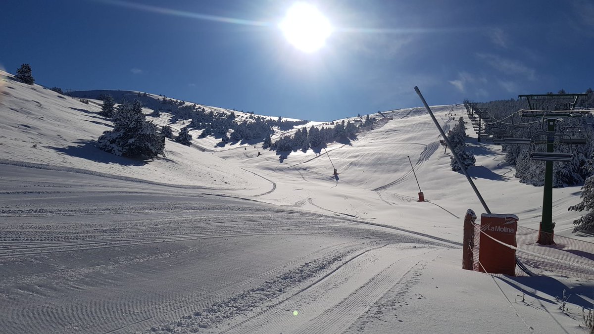 rumboblog's tweet photo. ¡Ya estamos listos para esquiar! ⛷ Las estaciones de #esqui de @FGCcorporatiu estrenan la temporada de #nieve este fin de semana @la_molina @port_aine @boi_taull @Vallter2000 excepto @ValldeNuria que espera una semana

https://t.co/lpqA72CNZh https://t.co/PEy9THwj1R