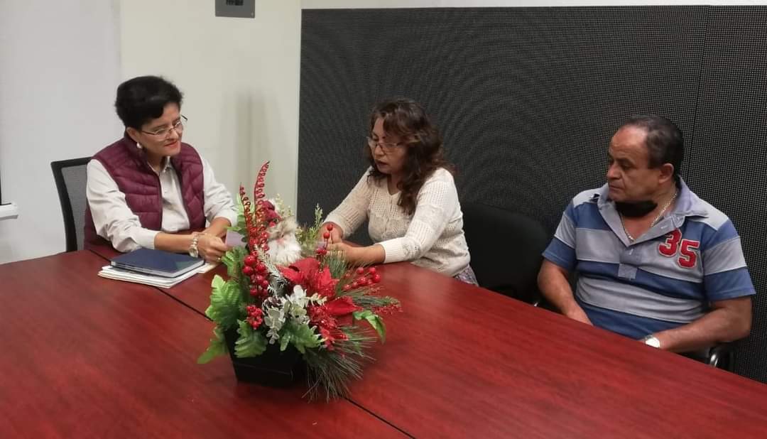 CBP_Colima's tweet photo. El día de hoy, se llevó a cabo un encuentro entre la Encargada de Despacho, la Lic. Carmen Virgen Quiles y algunos  integrantes del "Colectivo Solidario", que se dedica a la búsqueda de personas desaparecidas.
 #BúsquedaColima
👉https://t.co/dswDwfL7Ev https://t.co/qLfFqk3cmy