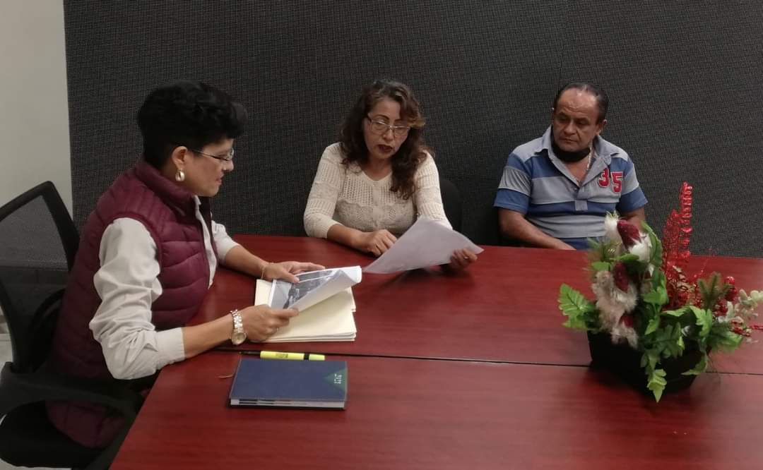 CBP_Colima's tweet photo. El día de hoy, se llevó a cabo un encuentro entre la Encargada de Despacho, la Lic. Carmen Virgen Quiles y algunos  integrantes del "Colectivo Solidario", que se dedica a la búsqueda de personas desaparecidas.
 #BúsquedaColima
👉https://t.co/dswDwfL7Ev https://t.co/qLfFqk3cmy