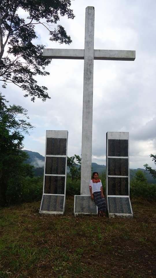 ErickaOxom's tweet photo. Monumento de la Región Nimlajacoc Cobán Altaverapaz en donde están los nombres de mis abuelas, tías que fueron torturados durante el conflicto armado interno en Guatemala. https://t.co/YqpSG0E06N
