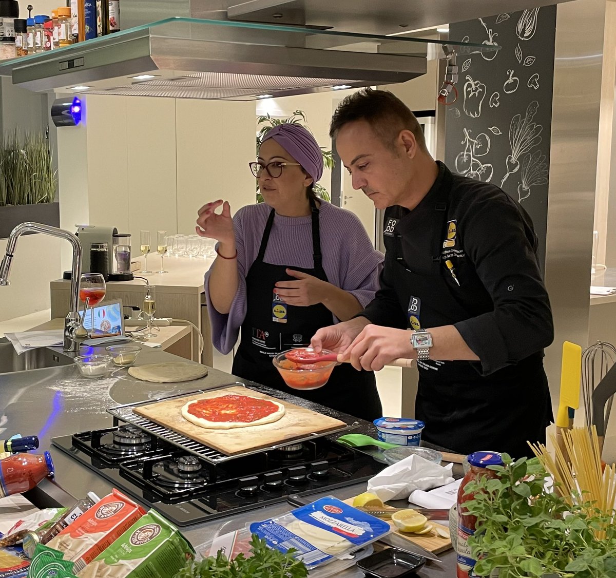 AndreaCav2016's tweet photo. With Chef Kostantinos Petevinos at the launch of the ๐ฎ๐น #WeekoftheItalianCuisine
in #Cyprus ๐จ๐พ
#LidlFoodAcademy in collaboration with @ITAtradeagency and @ItalyinCyprus
#TheExtraordinaryItalianTaste
#VivereAllItaliana https://t.co/5UhPUifR4E