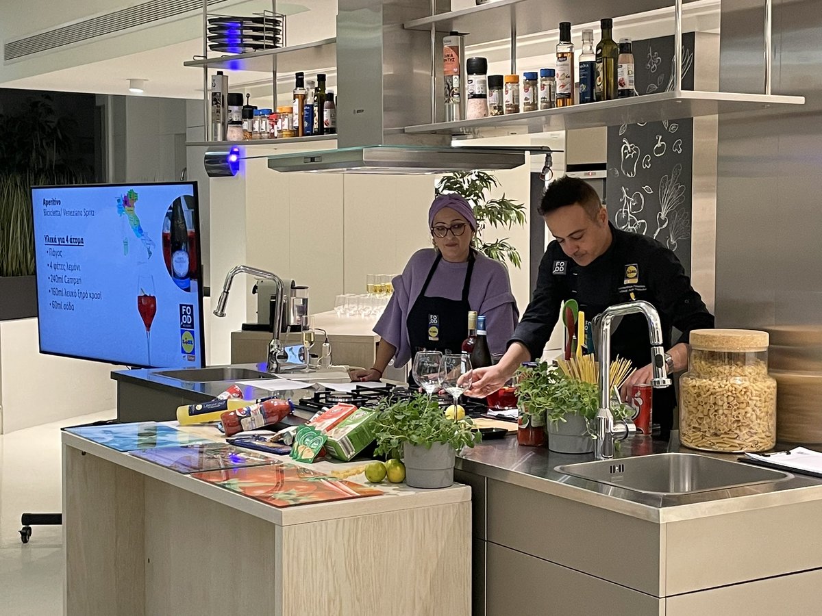 AndreaCav2016's tweet photo. With Chef Kostantinos Petevinos at the launch of the ๐ฎ๐น #WeekoftheItalianCuisine
in #Cyprus ๐จ๐พ
#LidlFoodAcademy in collaboration with @ITAtradeagency and @ItalyinCyprus
#TheExtraordinaryItalianTaste
#VivereAllItaliana https://t.co/5UhPUifR4E