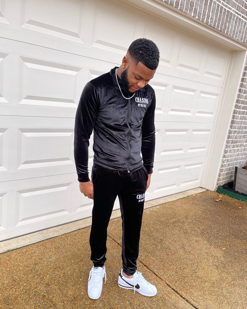 CMDCEOTrey's tweet photo. Happy Thanksgiving!! 🦃

It's So Much To Be Thankful For 🙏🏾 

#BIGGESTCHASER #CMD4LIFE #THANKFUL https://t.co/rK1z0AuIgG