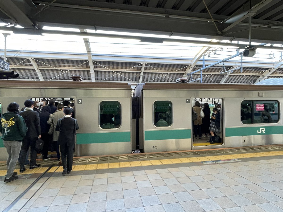 victorique2's tweet photo. 間違いなく集中混雑の原因を作ってる
専用車 https://t.co/HdodFMfH1h