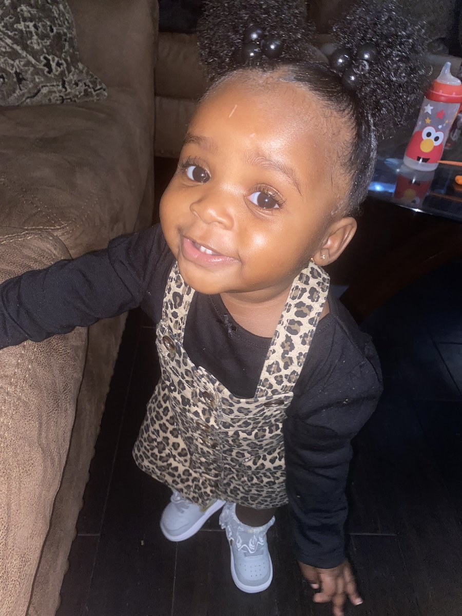 __tlatricee's tweet photo. Happy Thanksgiving from Tyllie Pooh 🦃🖤 https://t.co/1WYO8eK7S3