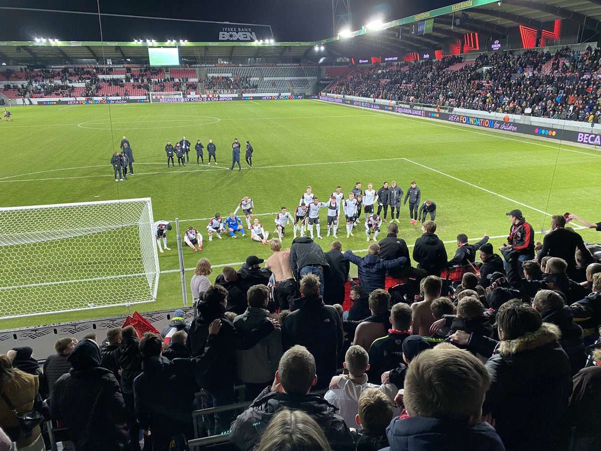 pkelkjaer's tweet photo. ⚽️ Legendarisk kamp for @fcmidtjylland - første europæiske hjemmesejr - med sønnike og Hedens Drenge på lægterne 💪 #FCMBRA https://t.co/Py119s9gF1