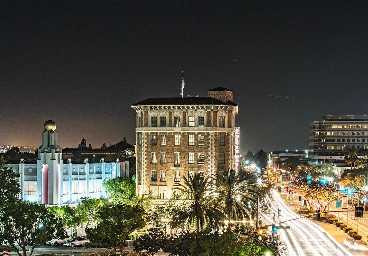 Culver_Hotel's tweet photo. HOLIDAY KICK-OFF FLASH SALE! Save in advance for 2022 with our Thanksgiving Weekend Flash Sale. Click the link for details. https://t.co/NHtwXORlV0 https://t.co/WmpsZPg3BY