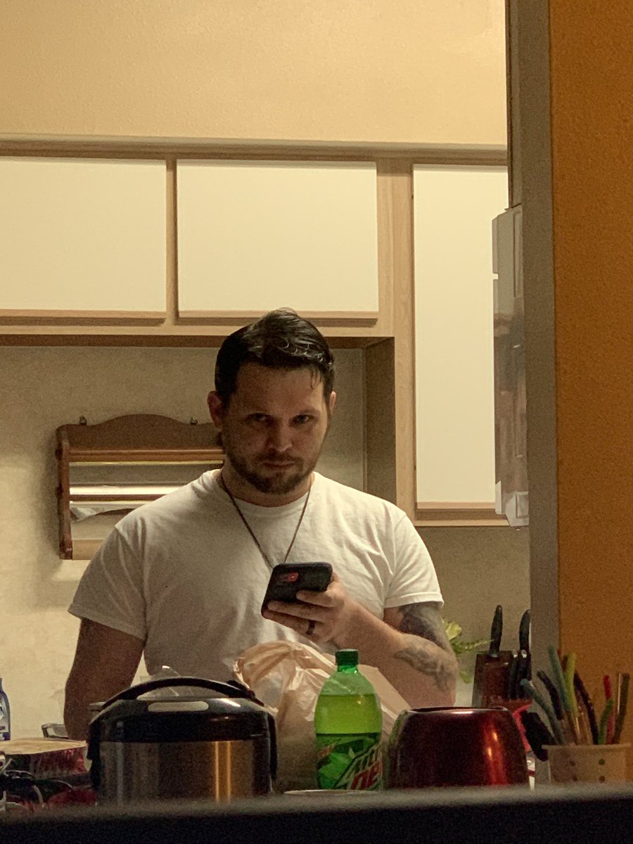 ItsCheshireKatt's tweet image. Why does my husband look like he should be a part of the TBirds from the movie Grease today? 😂❤️

@Gamin_Grunt 

#Thanksgiving  #FamilyCook #ItalianRoots #MyDannyZuko