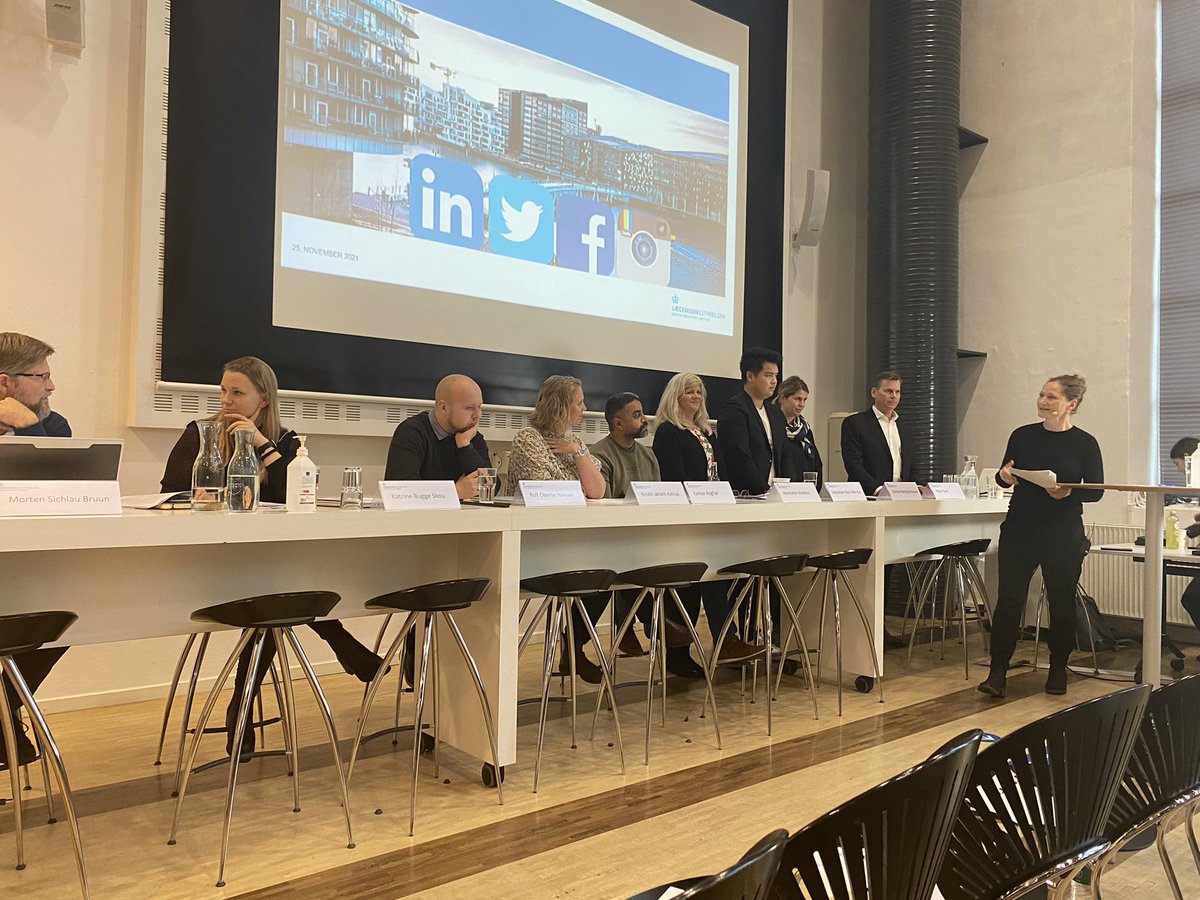 Dagens stormøde om de nye regler for medicinsk udstyr - hvor de seje eksperter i <a href="/LMSTdk/">Lægemiddelstyrelsen</a> delte ud af deres viden. Tak for gode spørgmål og tak til den meget kompetente ordstyrer <a href="/katrinafeilberg/">Katrina Feilberg</a>.
Det er en fornøjelse at være leder for så dygtige medarbejdere 🙏🙏🔝🔝#topklasse