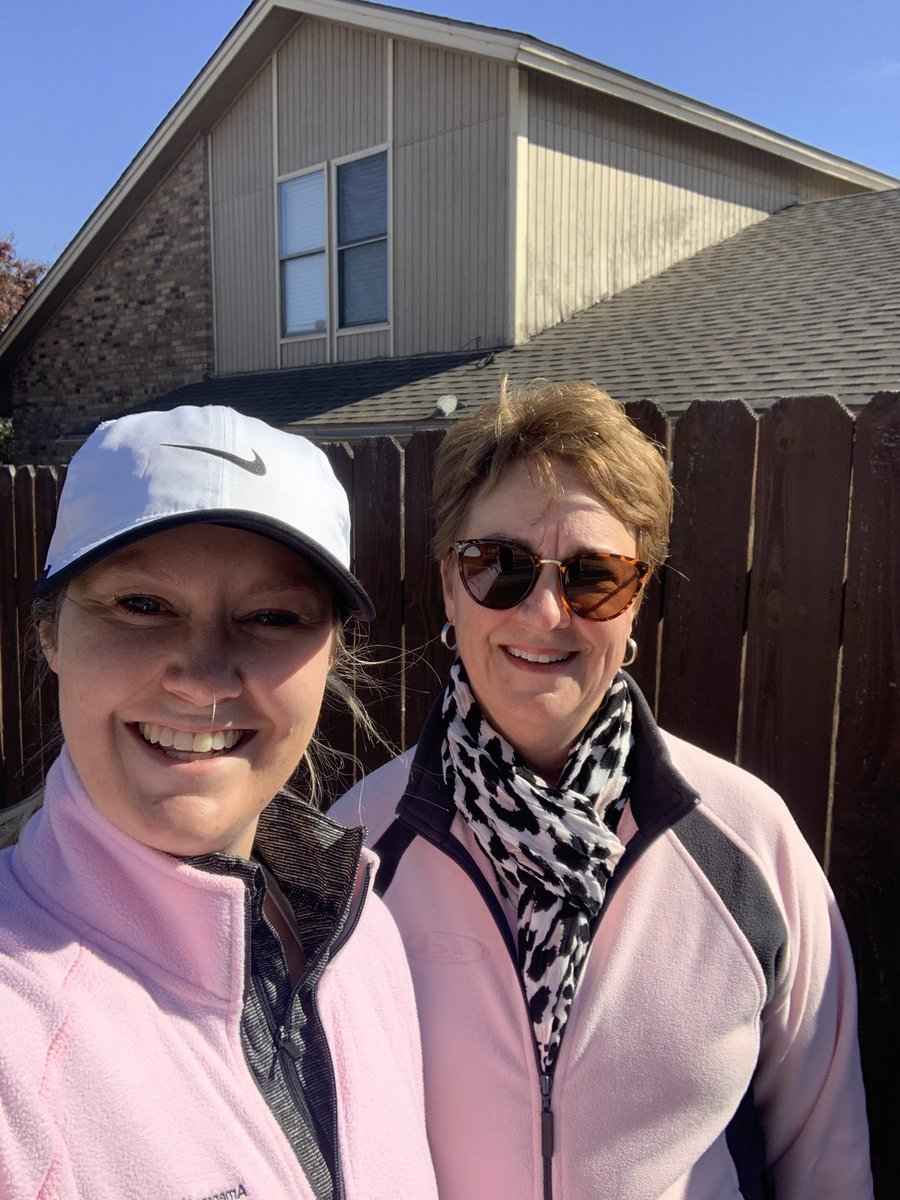 amandablack14's tweet photo. Trotted with Mom this morning for @CamdenLiving 🦃 #TurkeyTrot #CamdenHappy https://t.co/zxCgIDZTOe