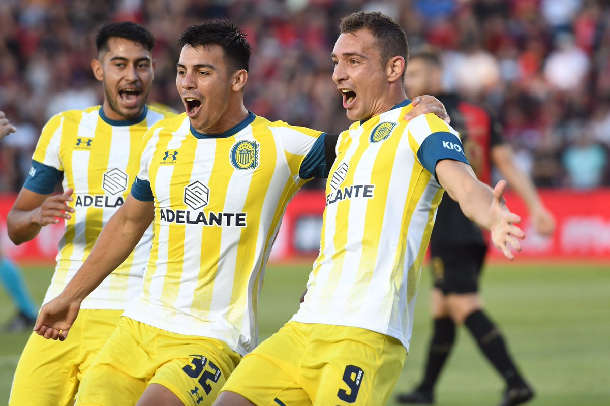 RosarioCentral's tweet photo. 🔥🤩🔝 ¡Marco en llamas!

#VamosCentral 💪🏽🇺🇦 https://t.co/GDfVO2yZtz