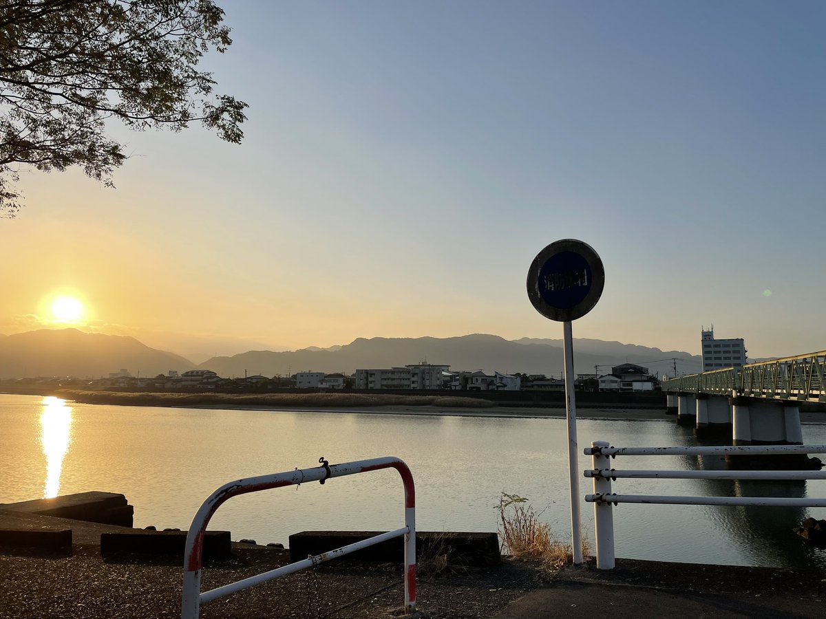LEAF1216's tweet photo. 冬の朝はきれい

#球磨川 https://t.co/OsQ02eTevy