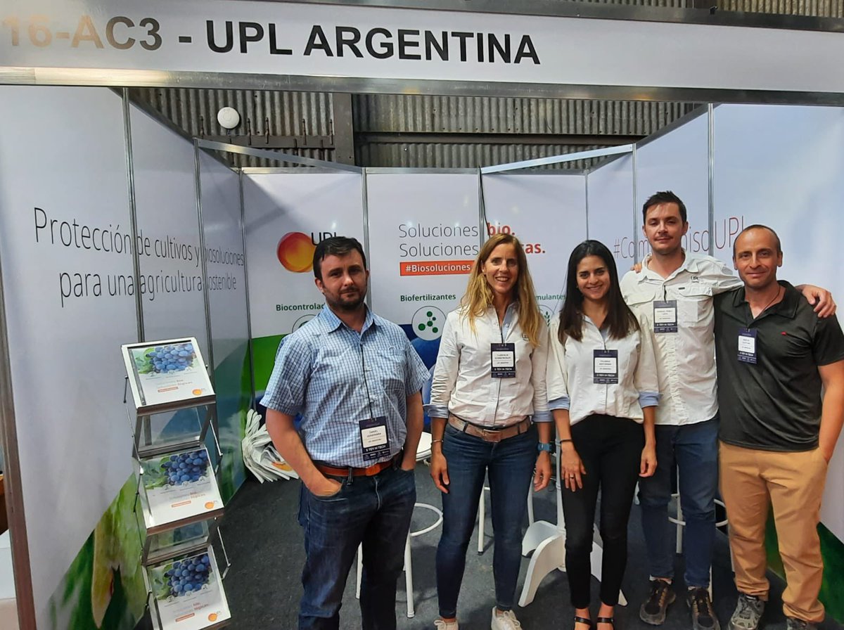 UPLArgentina's tweet photo. El #TeamUPL cierra la segunda jornada de @Sitevinitech en Mendoza 🙌🍇 Mañana seguimos acercando las #BiosolucionesUPL para vid a cada productor.

¡Gracias a quienes ya nos visitaron! ✅ Te esperamos en nuestro stand 16 AC3 

#OpenAg #CompromisoUPL https://t.co/11SMQKtU0T