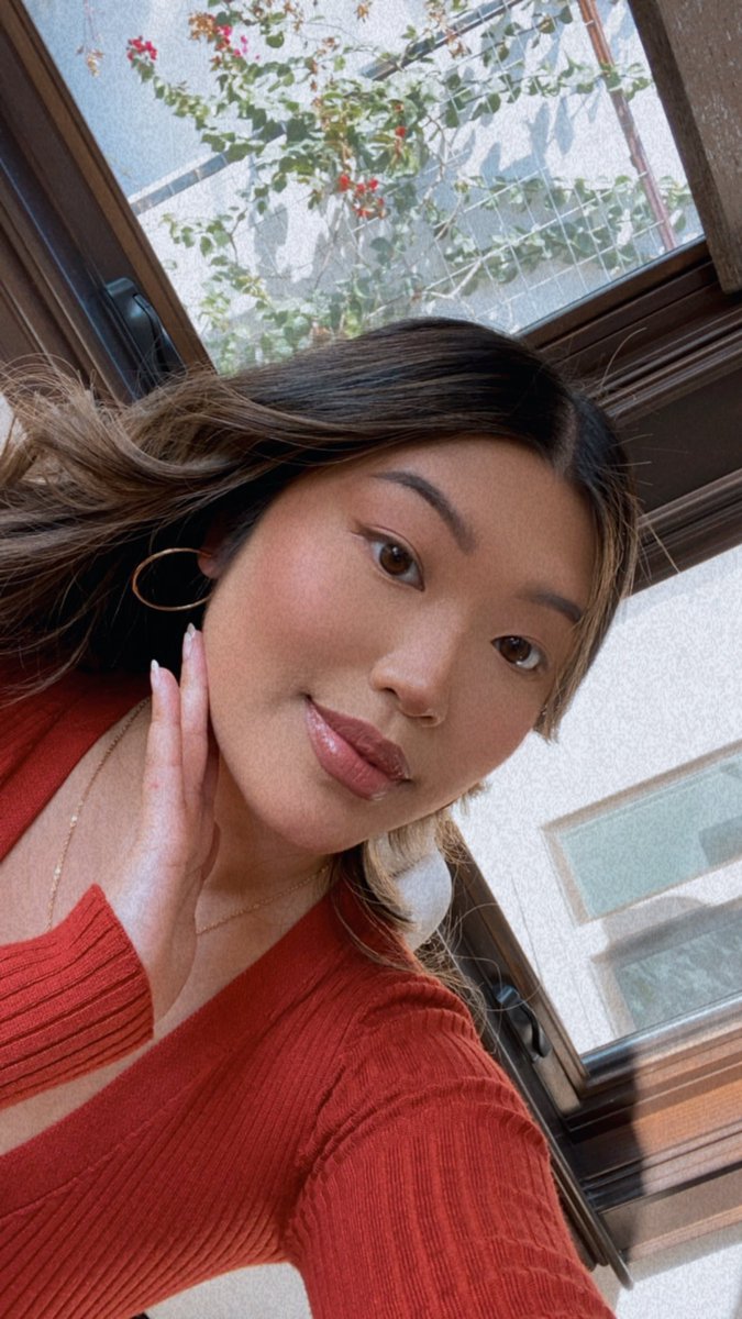 ivy_saephan's tweet photo. The face and fit before I go back into sweats😂 happy thanksgiving y’all!!💛 https://t.co/ODEGmwEQuZ