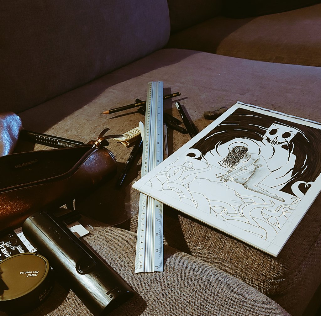 I actually bought a drawing table, but here I am 🤷‍♀️ #artist #illustrator #darkart #darktransmissons #norwegianartist #norskekunstnere