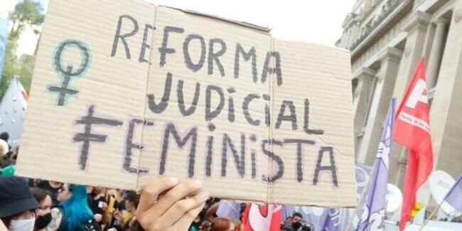 🧐Accesibilidad de mujeres a la #Justicia: los datos de la opacidad.
😱En #Argentina el 75% de los altos rangos dentro del #PoderJudicial son ocupados por #varones.
👉 La nota completa en elruido.org/accesibilidad-…
#25N 
#25Noviembre