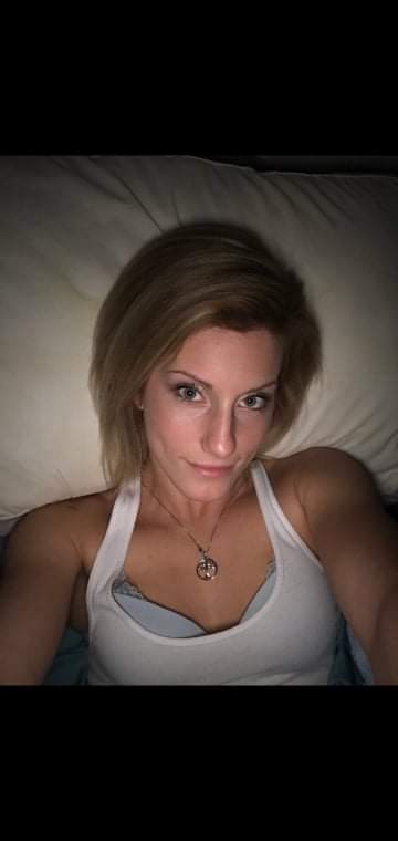 Sylvie_b10's tweet photo. Just relaxing after a great Thanksgiving!! #comechatwithme #chillingbymyself #whattodo #HappyThanksgiving https://t.co/V6Y8ZBSXcA