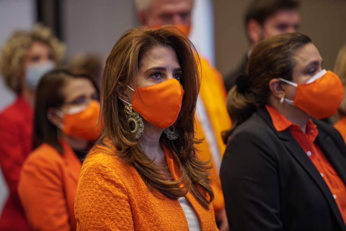 MisionONUCol's tweet photo. .@KarlaGSamayoa, jefa adjunta @MisionONUCol, participa en la conmemoración del Día Internacional de la Eliminación de la Violencia contra la Mujer. La Misión se suma a todos los esfuerzos para erradicar la violencia contra las mujeres como base para la construcción de paz. #Únete https://t.co/iJ0QQnWF2P