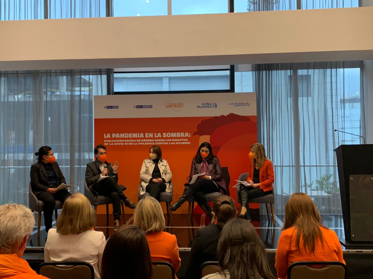 MisionONUCol's tweet photo. .@KarlaGSamayoa, jefa adjunta @MisionONUCol, participa en la conmemoración del Día Internacional de la Eliminación de la Violencia contra la Mujer. La Misión se suma a todos los esfuerzos para erradicar la violencia contra las mujeres como base para la construcción de paz. #Únete https://t.co/iJ0QQnWF2P