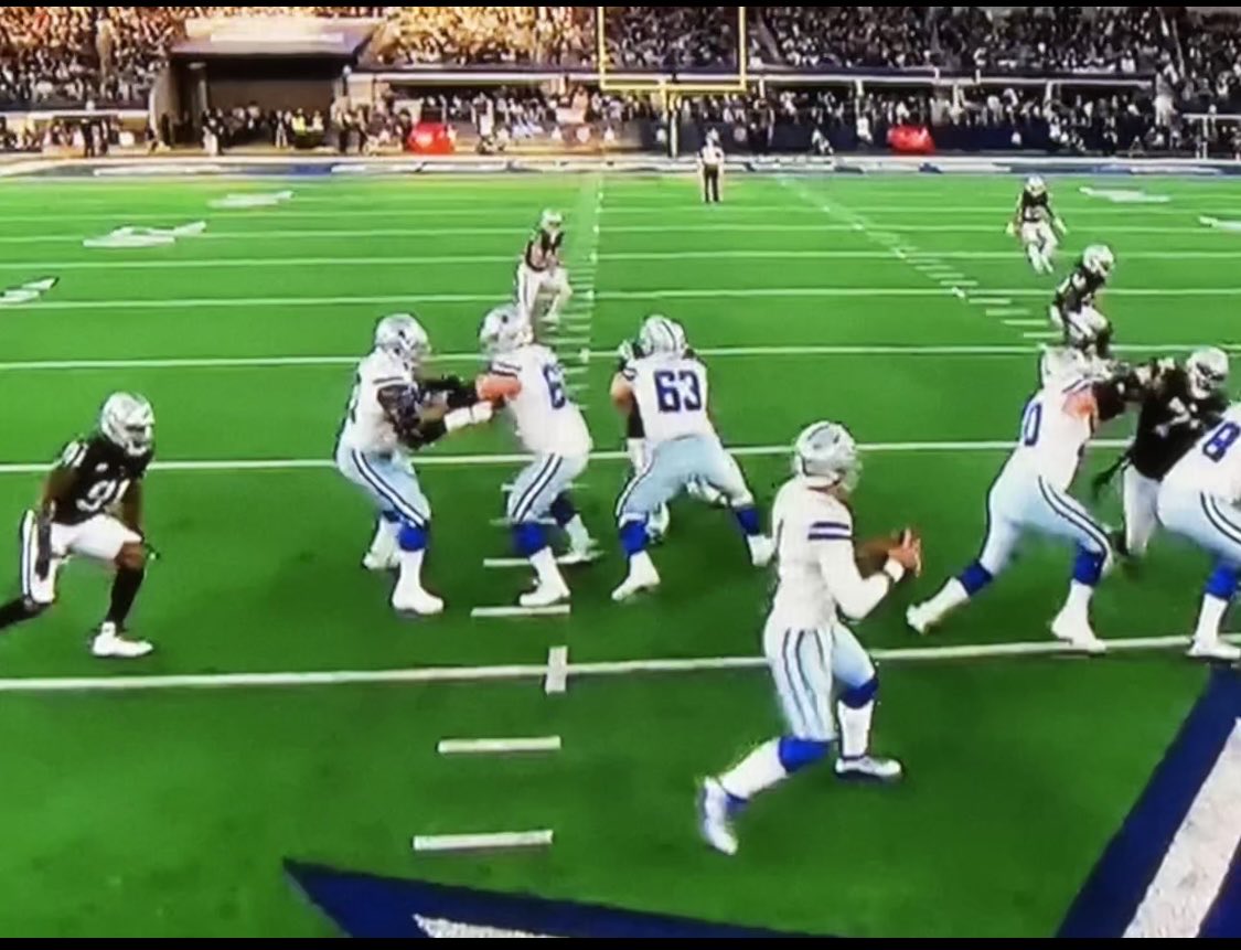 ArmandoSalguero's tweet photo. Rough moment for #cowboys offensive line. https://t.co/vY2BydbFfi