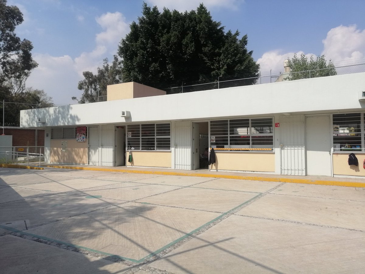 BereeNitze's tweet photo. @INIFEDmx Hola me pueden indicar a donde dirigirnos? Somos la asociación de padres de un preescolar ubicado en Venustiano Carranza CDMX necesitamosel permiso para colocar malla sombra ya que el sol es insoportable en todo el patio. Ya tenemos el material y mano de obra. URGE!! https://t.co/UL1DPxiRYC