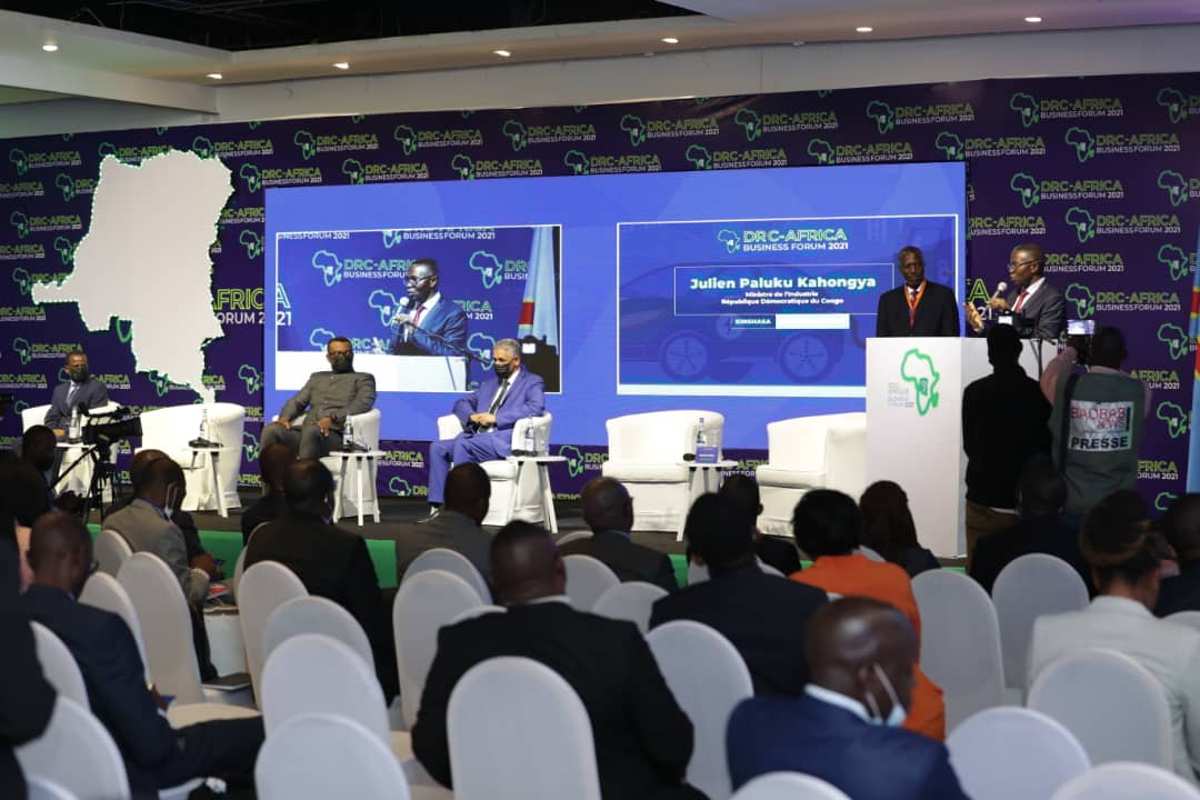 julienpalukucom's tweet photo. Le @DRCAFRICAFORUM a levé l'ancre  ce 25 Nov en ouvrant les portes aux investissements ds le secteur des batteries électriques.  Confirmation du représentant de toutes les institutions financières Mr #SIDI #OULD #TAH DG de  BADEA(Banque Arabe de Développement Économique pr l'Afr) https://t.co/PJGfYZuPli