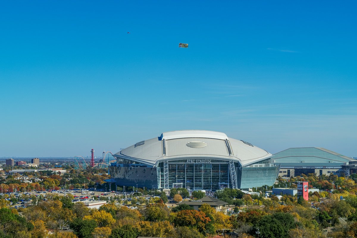 antimonkeybutt's tweet photo. Time to #PowderUp, #CowboysNation! We've taken our love for the @DallasCowboys to new heights. See us at the game? Now here’s your chance to get in on the action. Head over to our official giveaway post (pinned on top) for a chance to win playoff tickets! From one fan to another. https://t.co/K7D9Grjrpd