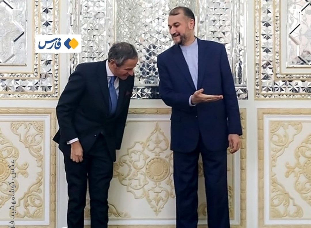 gomnam1376's tweet photo. موز خوردی کارت خوان اونجاست😂
دوران مفت خوری تموم شد🇮🇷
#طنز_سیاسی https://t.co/TPNtZSgo7s