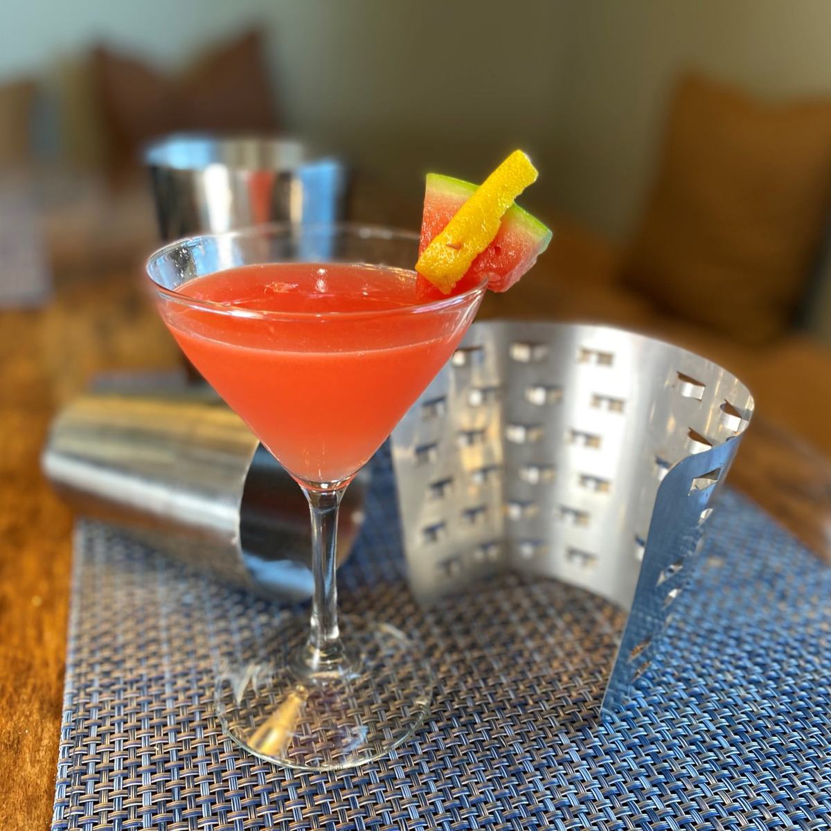 Icebreakerpro1's tweet photo. We’d like to show you a little technique with the IceBreaker Pro that's an alternative to blending and muddling. We will be making a watermelon infused gin cocktail by dry shaking the watermelon cubes during the process with the original IceBreaker https://t.co/nIhKegriVh[...] https://t.co/zGI6pMhz7Z