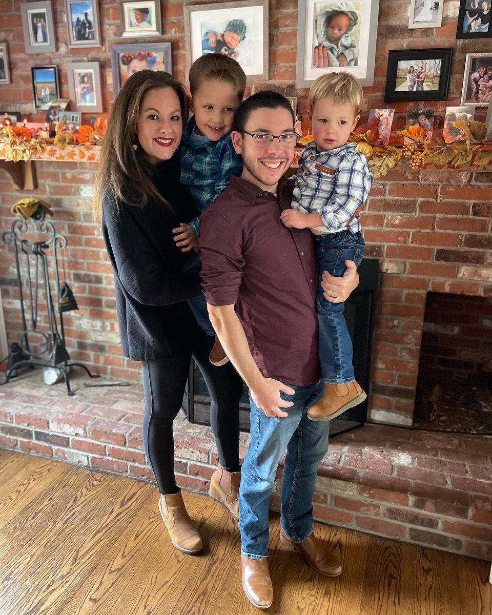 KellyandaDuck's tweet photo. Family 🦃♥️ https://t.co/cs0YH5rIsD