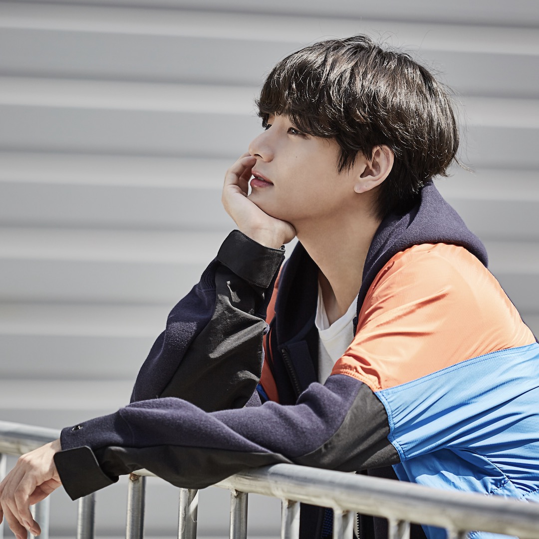 Enjoy this shot of V at the set of the #Hyundai X #BTS Special film. Did you know that he plays basketball whenever he’s feeling a little blue? Find out a hint @ LA stage! 💜

#HyundaixBTS #V #Imonit #Nowyoureonit #CleanMobility #BecauseofYou 
@bts_bighit